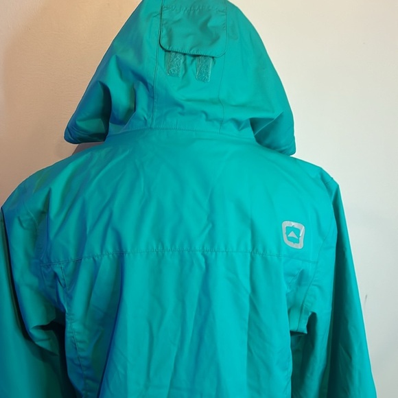 Outbound Green Raincoat with Hood and Water-Resistant Finish - Picture 13 of 17